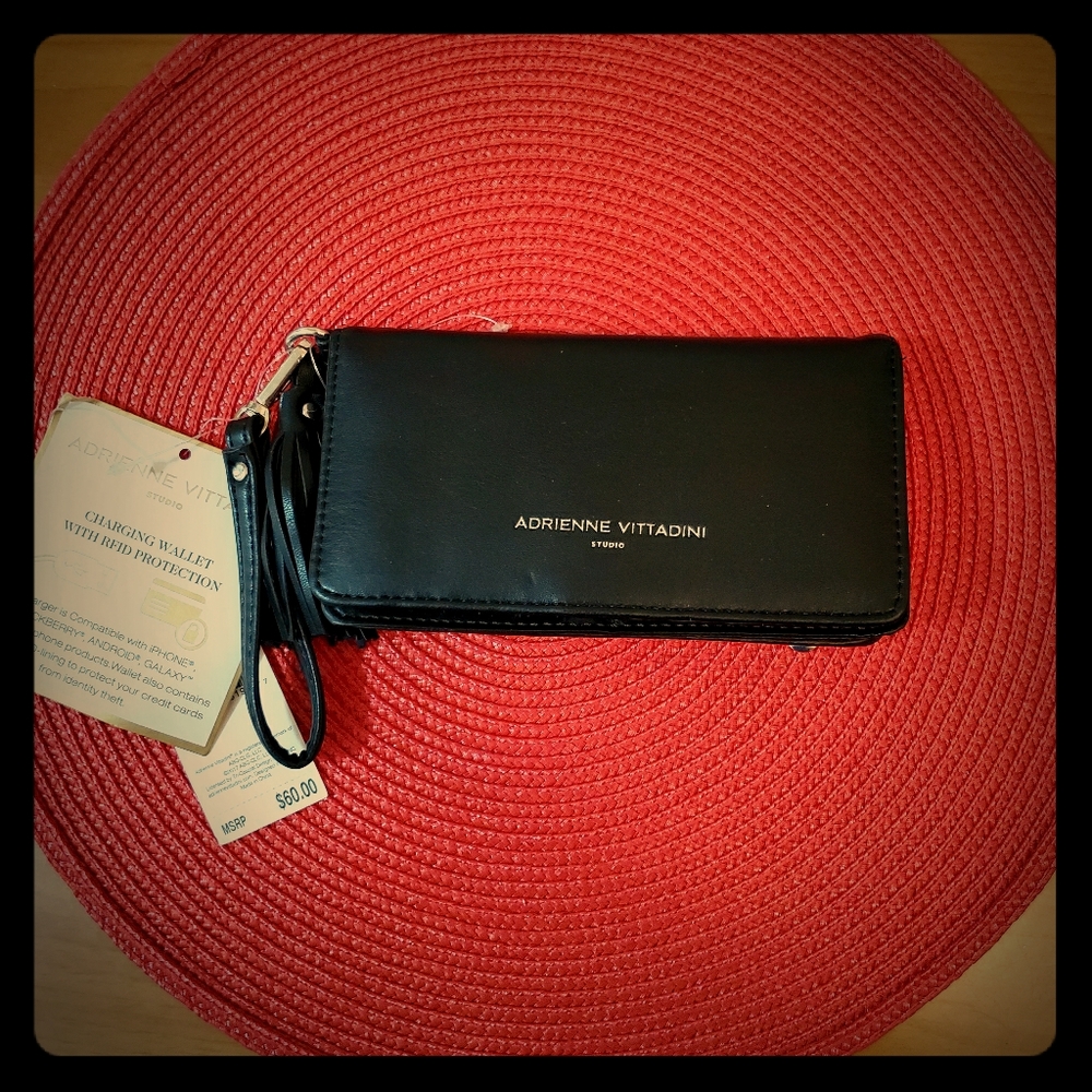 Adrienne Vittadini charging wallet